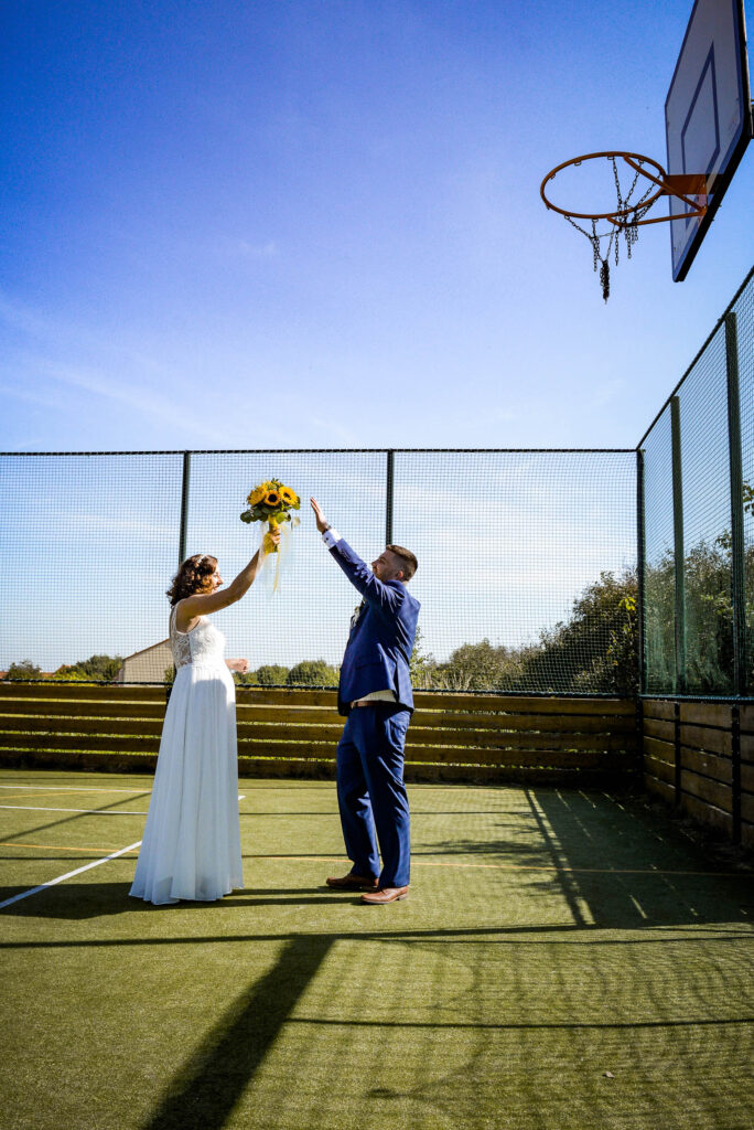 Těhotná nevěsta a ženich – sportovci, basketbalisté