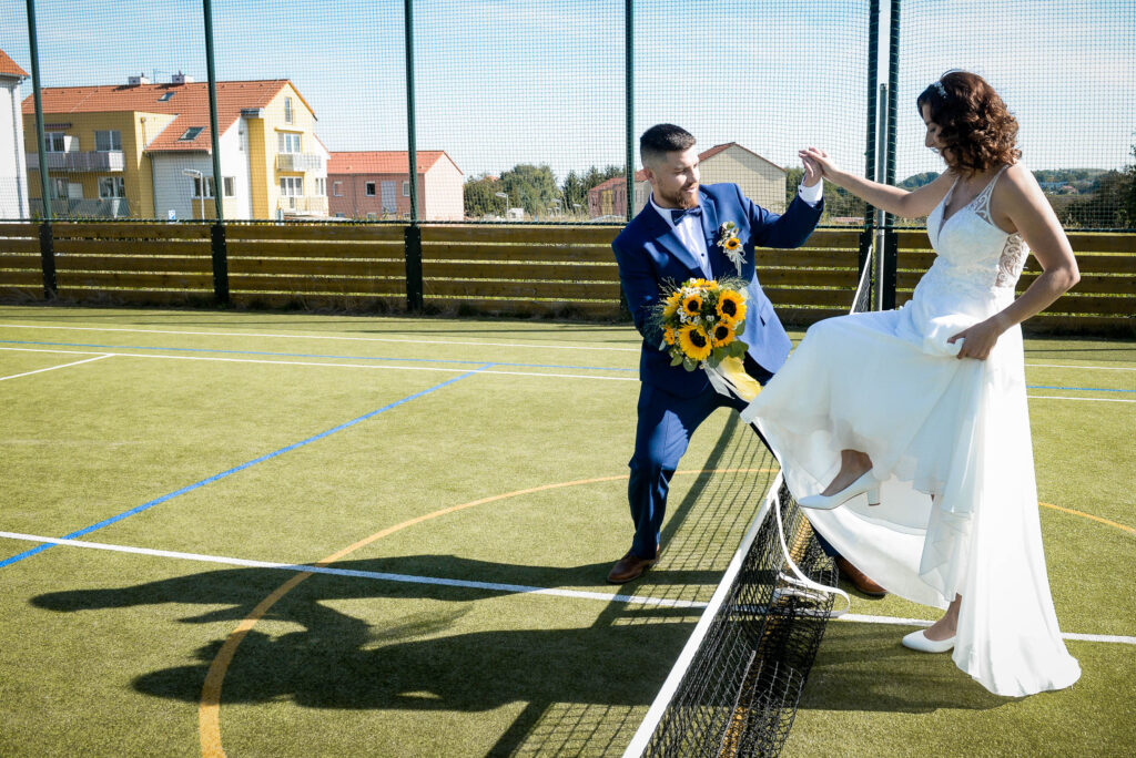 Těhotná nevěsta a ženich – sportovci, basketbalisté